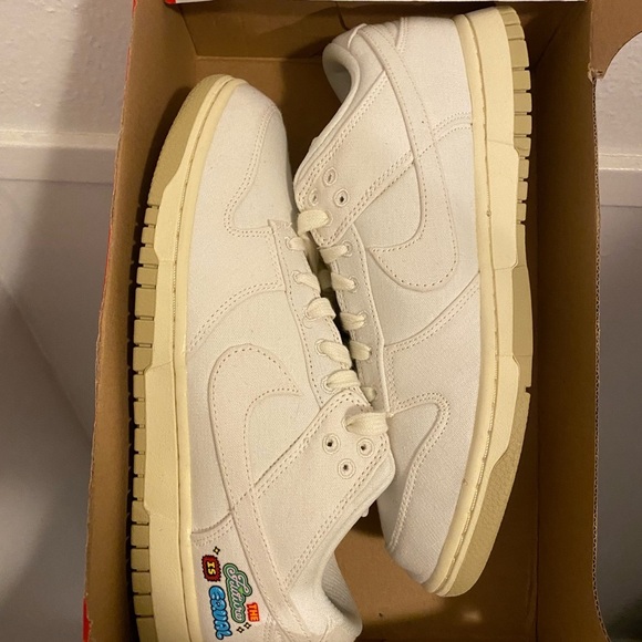 Women Dunk Low SE size 10 new no box - Picture 1 of 5